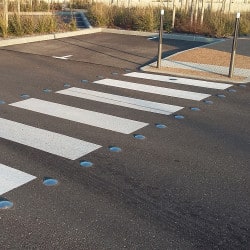 Clou de voirie en inox strillé