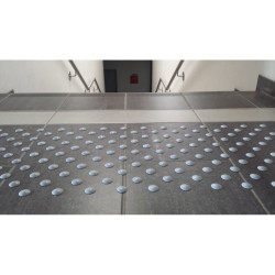 Lot de 5 kits de 33 clous podotactiles auto-adhésifs Iziplot