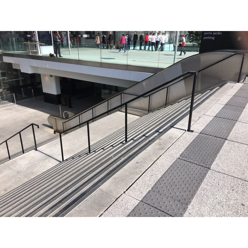 Nez de marche plat alu minéral