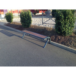 Banquette urbaine en compact stratifié Teck et pied acier - Bordeaux