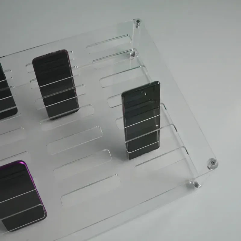 Plateau 28 emplacements smartphones - en plexiglas