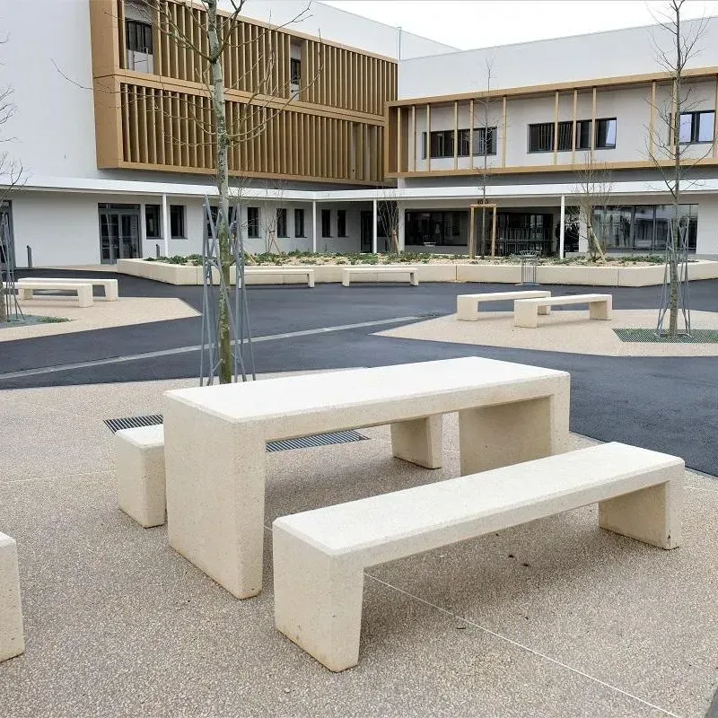Table + 2 banquettes béton - Bordeaux