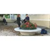 Jardinière avec banc autour en béton