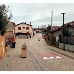 Coussin berlinois en béton préfabriqué rouge sablé