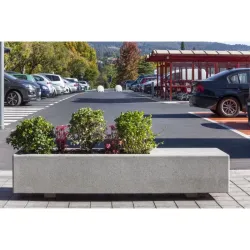 Magourban Gandhi Jardinière avec banquette intégrée en béton