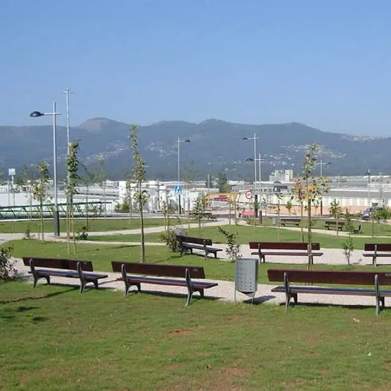 Banc Cantabrico Benito UM381 en fonte et lattes en bois exotique