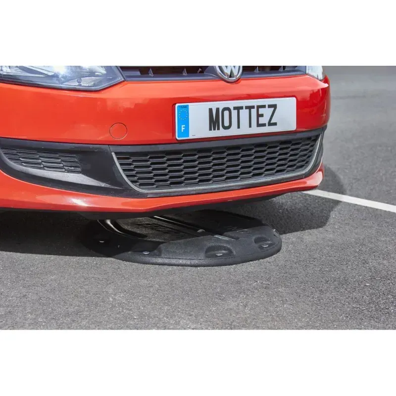 Arceau de parking rabattable su socle en caoutchouc autoportant