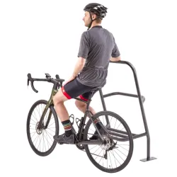 Repose-pied pour cycliste & assis débout piétons