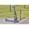 Poteau avec pinces antivol pour rangement de 2 trottinettes