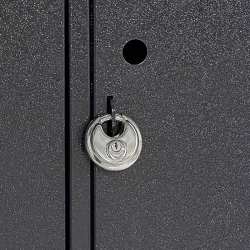 Rangement sécurisé avec prise électrique pour deux trottinettes