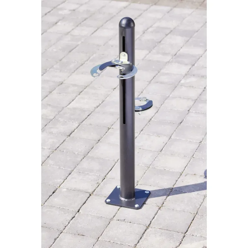 Poteau avec pinces antivol pour rangement de 2 trottinettes