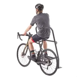 Repose- pied pour cycliste ou assis débout