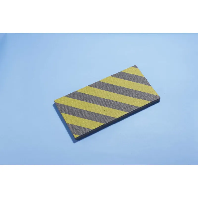 Mousse universelle pour la protection de portière