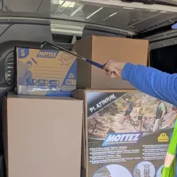 Crochet récupérateur de colis