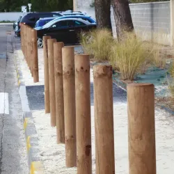 Poteau rond D.8 à 14 cm en bois Pin pour clôture