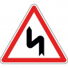 Panneau virages dont le premier est à gauche - A1d
