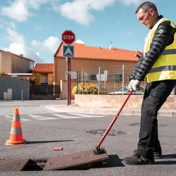 Mini lève plaque d'égoût magnétique - Mini Liftplaq