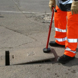 Mini lève plaque d'égoût magnétique - Mini Liftplaq