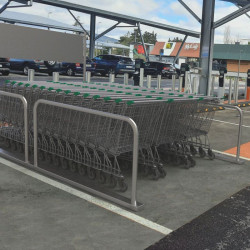 Parc de stationnement pour 40 caddies de supermarché