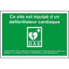 Panneau de secours DAE site équipé d'un défibrillateur cardiaque